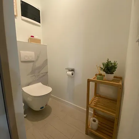 En Plein Centre , à 200m De La Appartamento